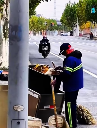 She rescued a dog that was abandoned in a trash can while working.#re…