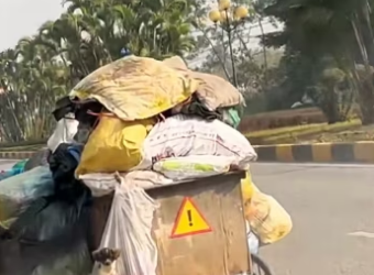 The man rescue a puppy from a garbage truck. #rescue #rescueanimals #…
