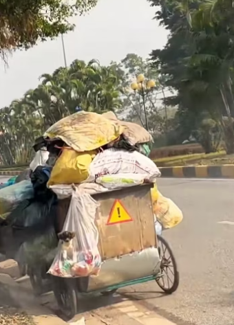 The man rescue a puppy from a garbage truck. #rescue #rescueanimals #…